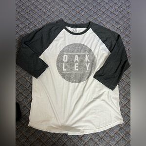 Oakley T-shirt
